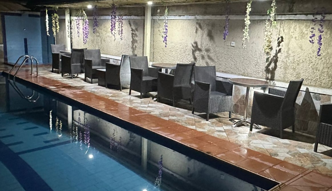 Swimming pool hall